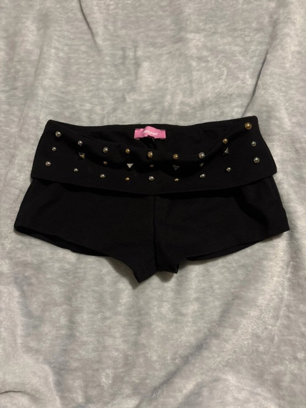 Black Low Rise Fold-Over Studded Shorts Women’s XS